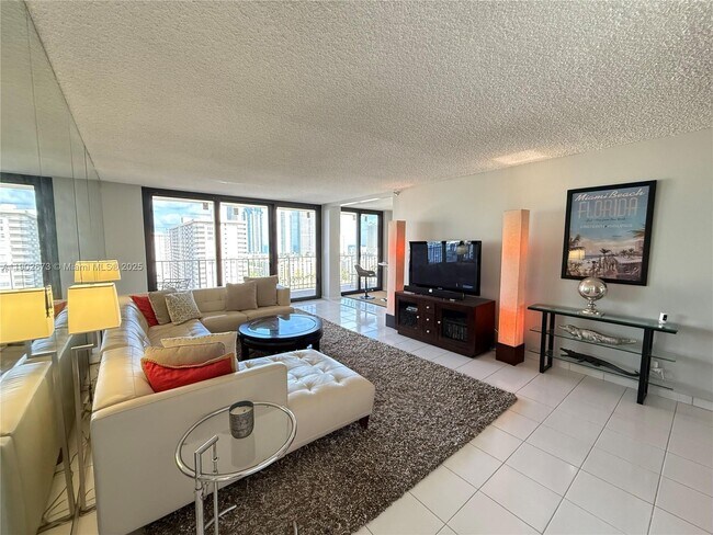 Building Photo - 290 174th St St