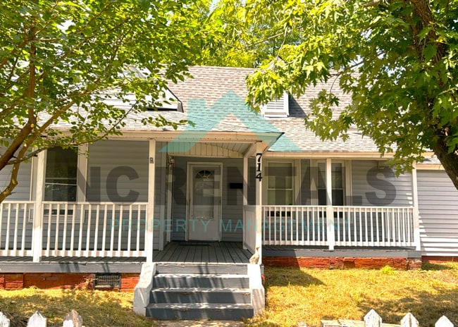 Building Photo - 714 Dillard St