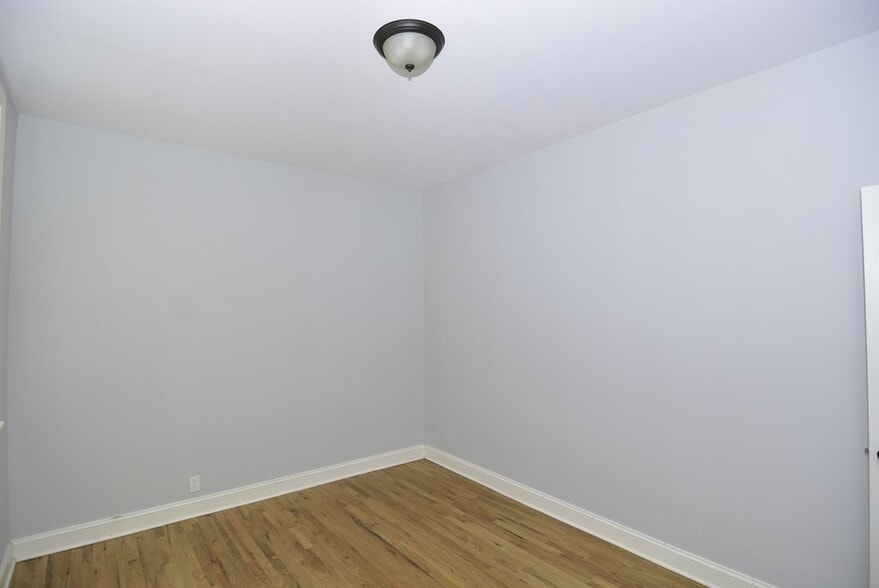 Building Photo - 4045 N Ashland