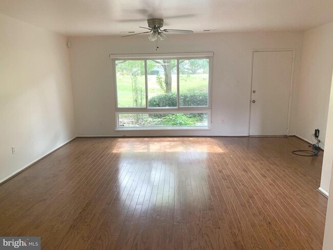 Building Photo - Beautifully updated 2 bd 1 bth patio level condo backing to open area.