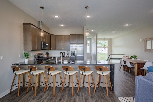 Building Photo - Modern 3BR Retreat | Penthouse + Skyline V...