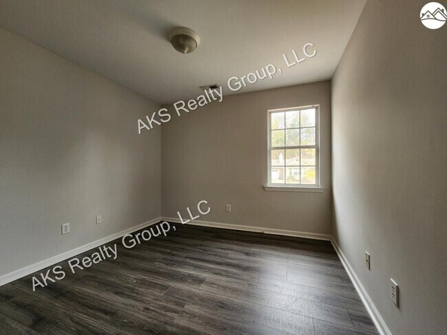 Building Photo - 617 Parkside Cir