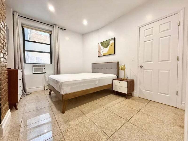 Building Photo - Nice room in a good neighborhood