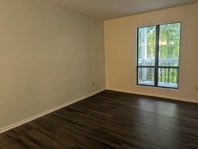 Building Photo - Charming 2-Bedroom, 2-Bath Condo with Mode...