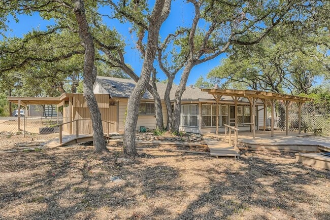 Building Photo - Ranch Style Home For Lease on Huge Lot in ...