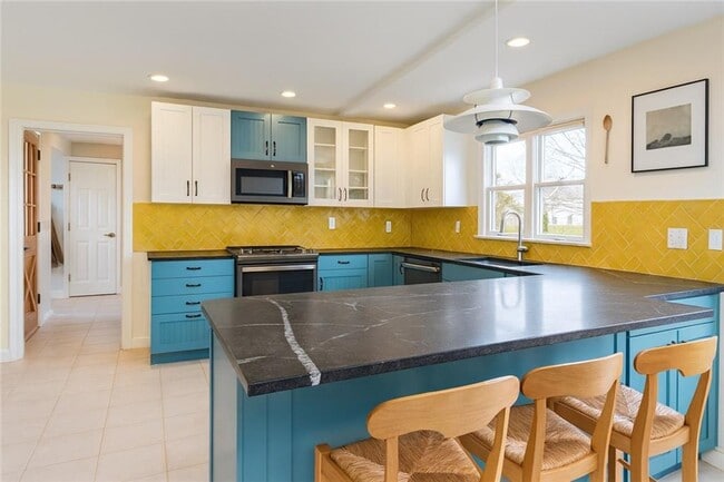 Building Photo - 400 3rd Beach Rd