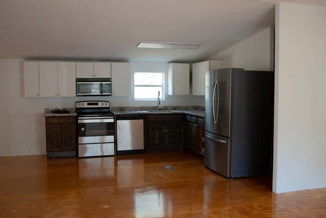 Building Photo - 3 bed 2 bath Tallahassee Home for Rent