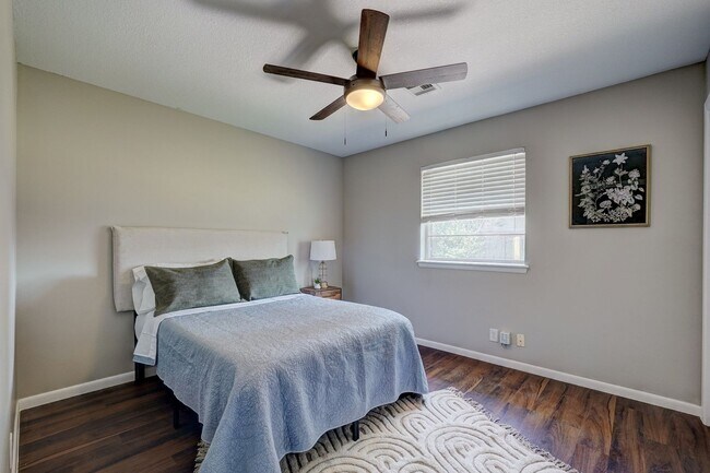 Building Photo - Turnkey Gem: Fully Furnished 5-Bedroom Home with Spacious Layout and Corner Lot!