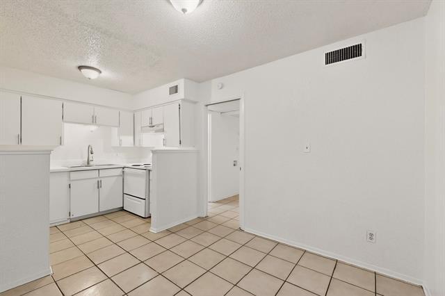 Building Photo - 6808 Trail Lake Dr