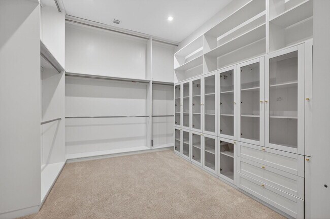 Building Photo - 11460 SW Pietra Wy