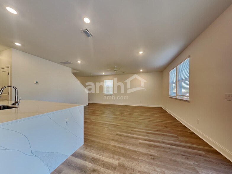 Building Photo - 318 Calla Lily Ct