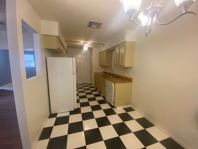 Building Photo - 5302 Avenue G