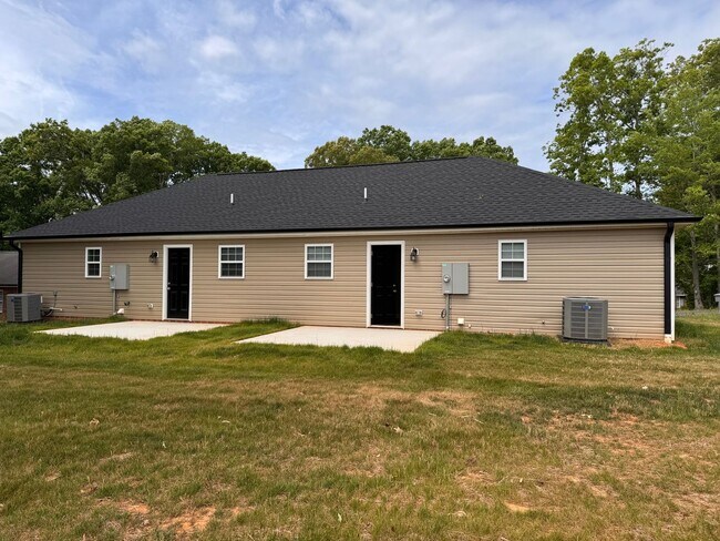 Building Photo - 2074