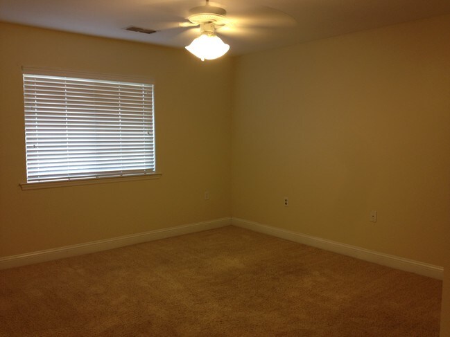 Building Photo - 2401 Jackson Bluff Rd