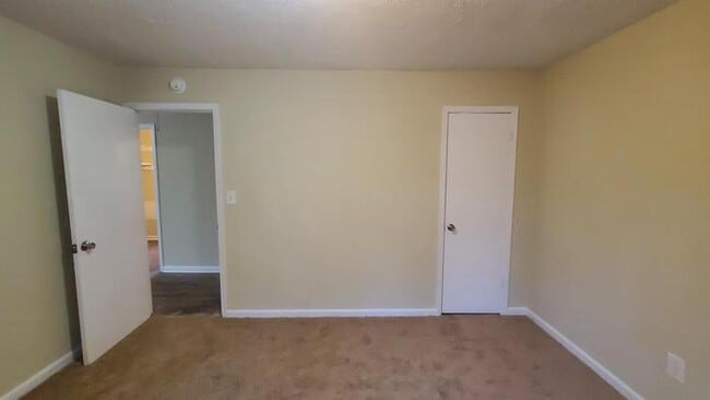 Building Photo - 1170 Kings Mill Run N