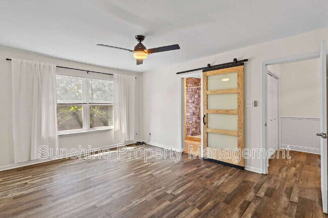 Building Photo - 2305 Merl Cir