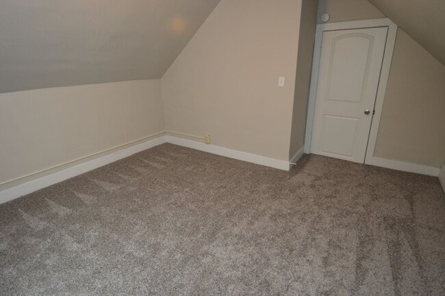 Building Photo - Updated 5 Bedroom House for Rent Near Downtown!