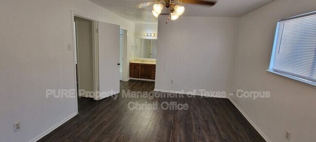 Building Photo - 5001 Middlecoff Rd
