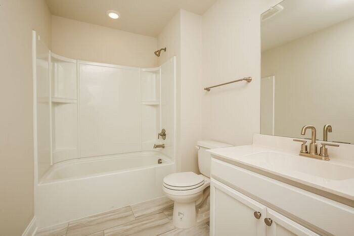 Building Photo - 2436 Elmcroft Ave