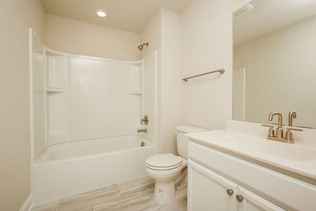 Building Photo - 2512 Elmcroft Ave