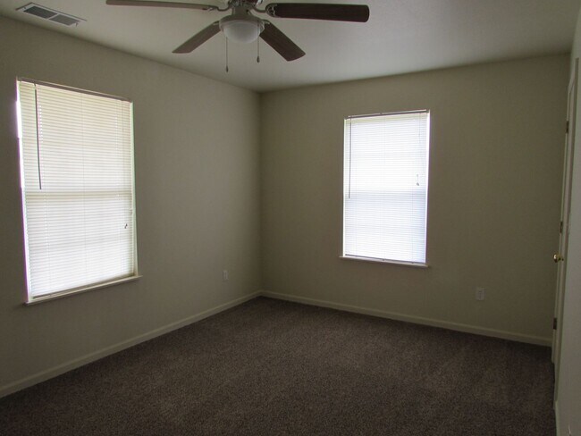 Building Photo - 20900 Hartsburg Ln