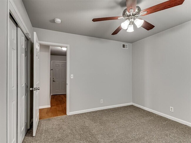 Building Photo - 2641 Kent Dr