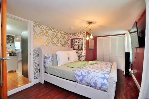 Building Photo - 349 Naubuc Ave