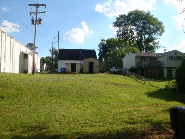 Building Photo - 208 Manassas Dr