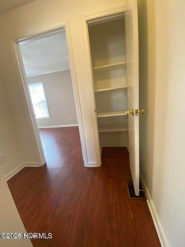 Building Photo - 102 Shiloh Dr
