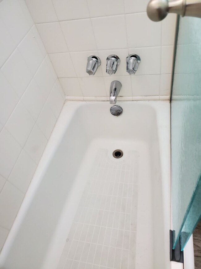 Building Photo - 15635-15637