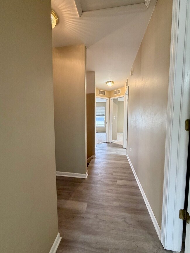 Building Photo - 2479 Montclair Ln