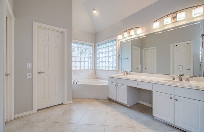 Building Photo - 3430 Rolling Terrace Dr