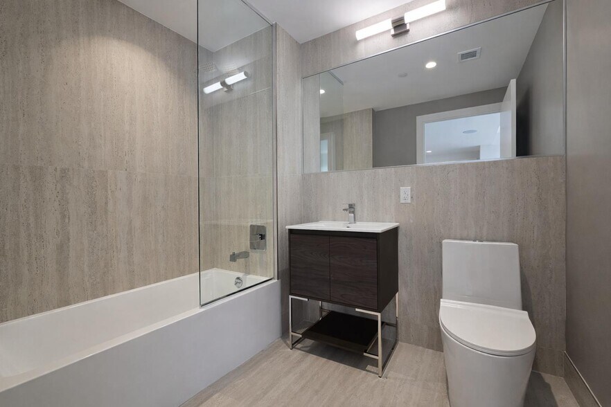 Building Photo - 91 Bruckner Blvd