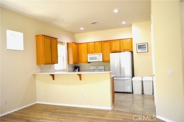 Building Photo - 1745 S Forest Oaks Dr
