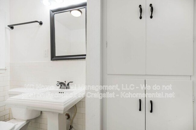 Building Photo - 7219 Chestnut Ave