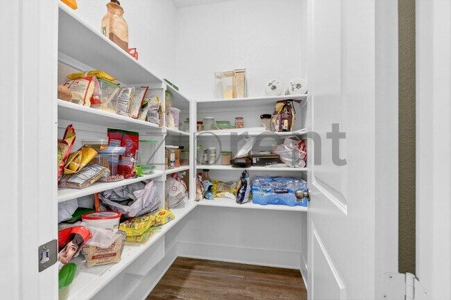 Building Photo - 3140 Eddington Dr