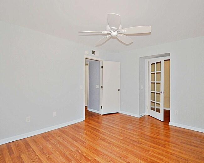 Building Photo - "Chic 3-Bed Condo Oasis in Prime Palm Spri...