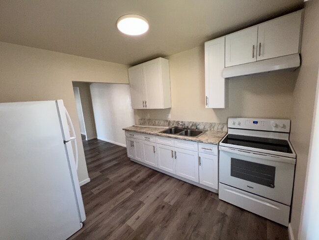 Building Photo - 942 N Van Ness Ave