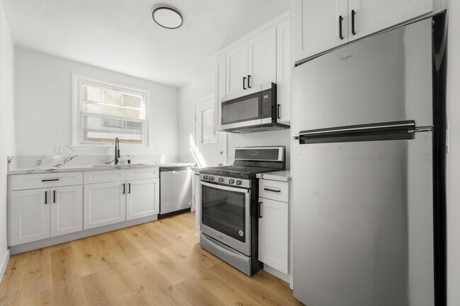Building Photo - 8810 Belford Ave