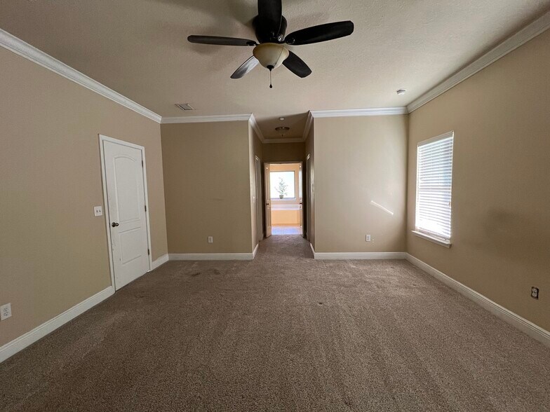 Building Photo - 68 Hemingway Ln