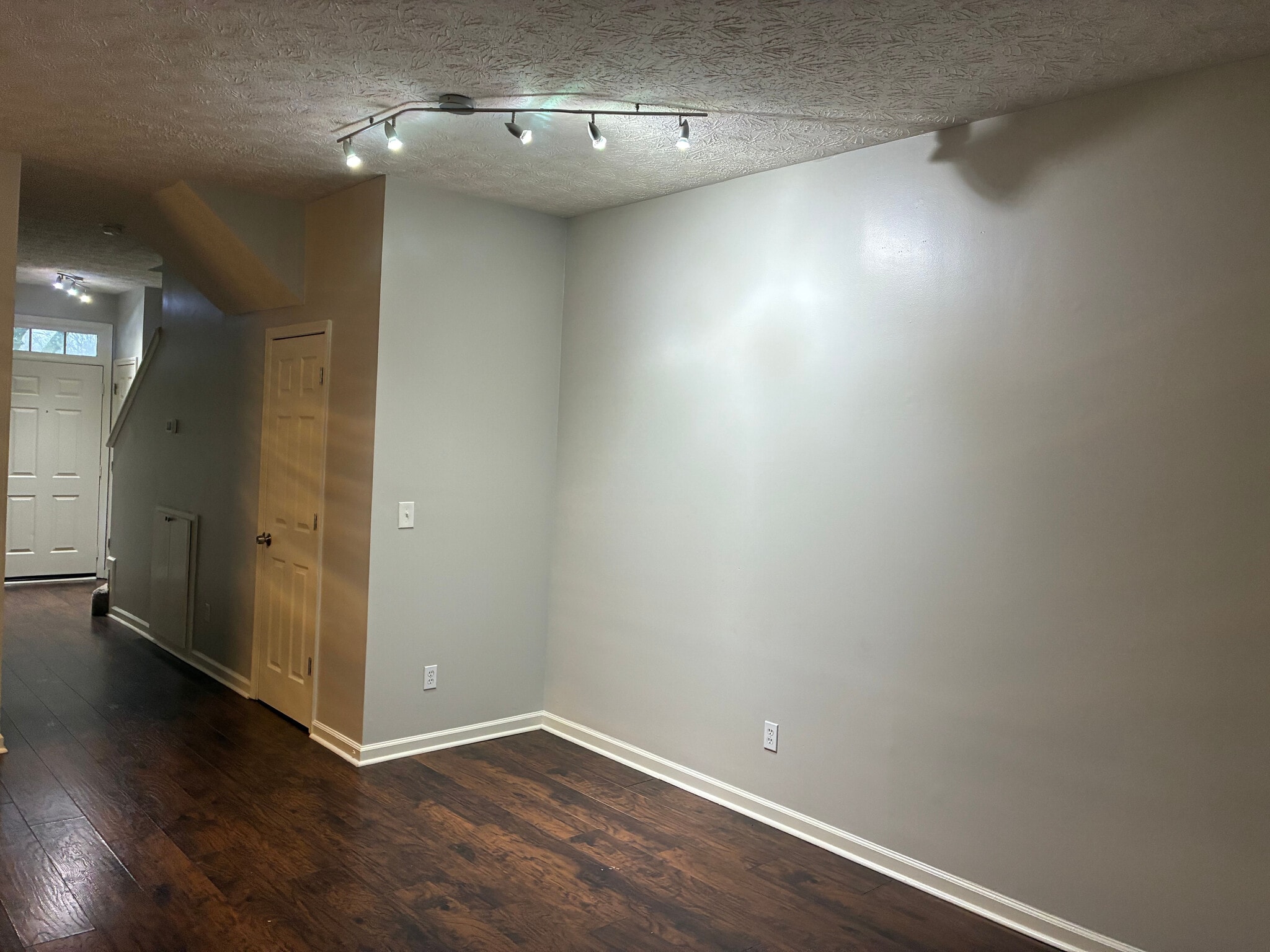 Building Photo - Room in Townhome on Stone Gate Way