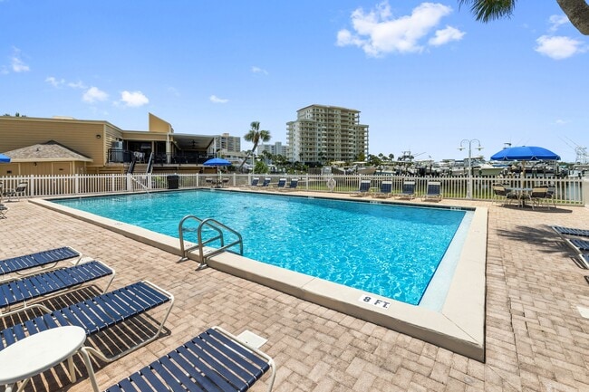 Building Photo - 775 Gulf Shore Dr