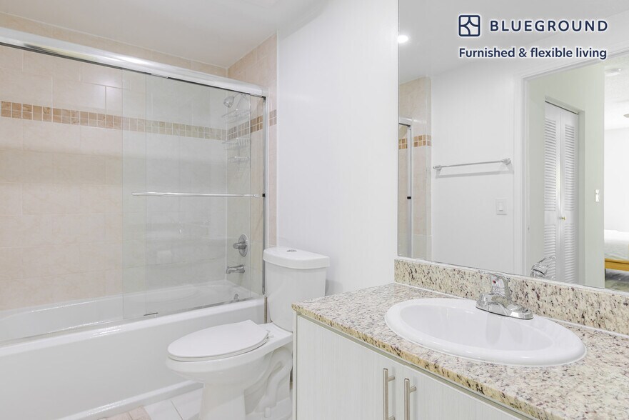 Building Photo - 16950 N Bay Rd