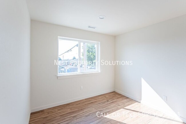 Building Photo - 1073 S Grand Dr