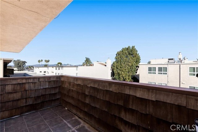 Building Photo - 5400 Newcastle Ave