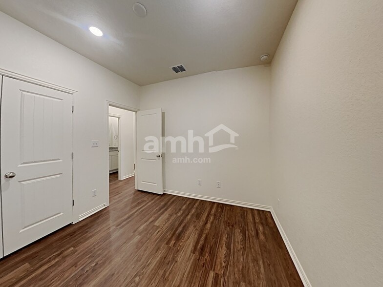 Building Photo - 380 Aspen Waters