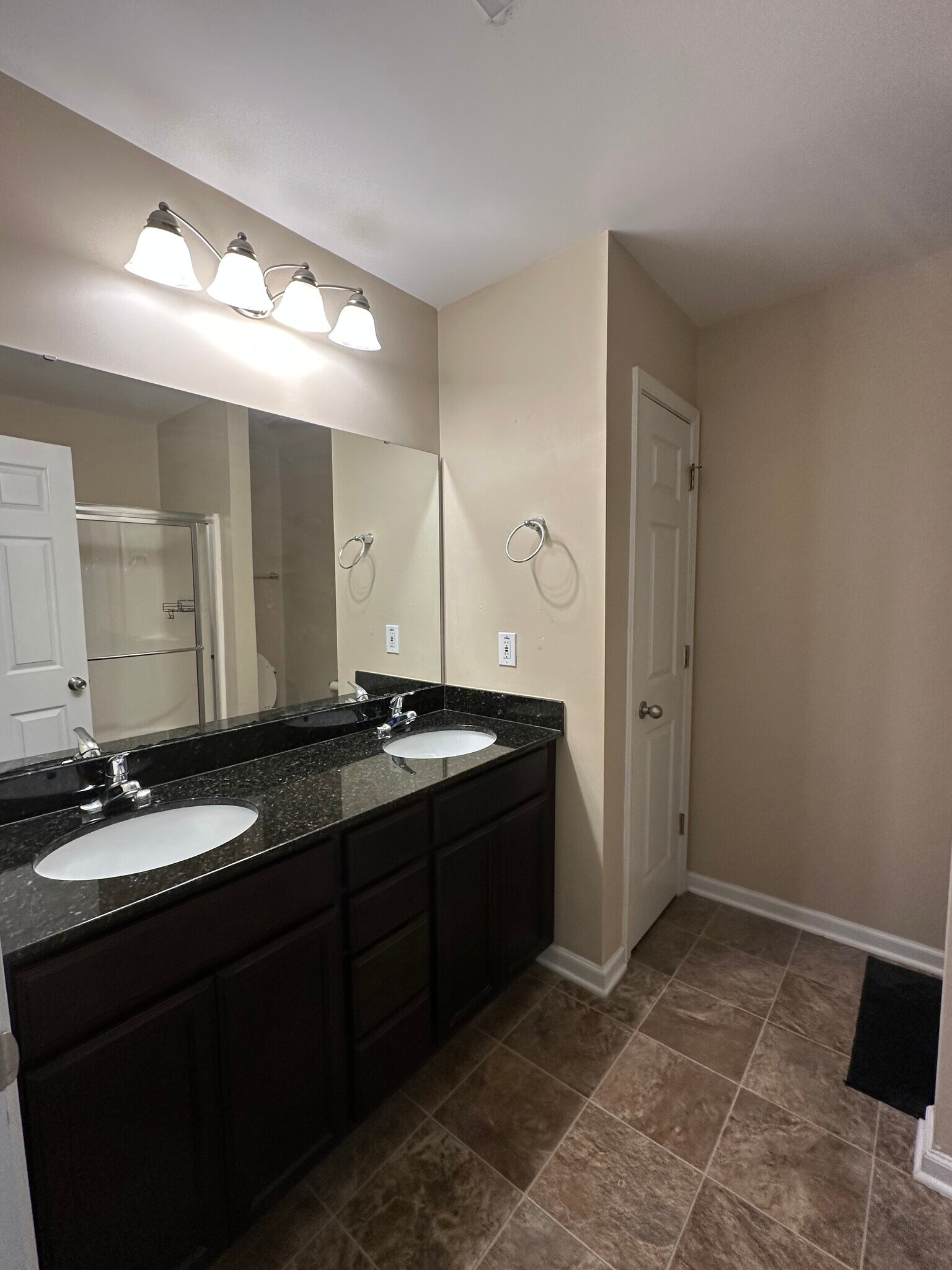 master bathroom - 2215 Greene St
