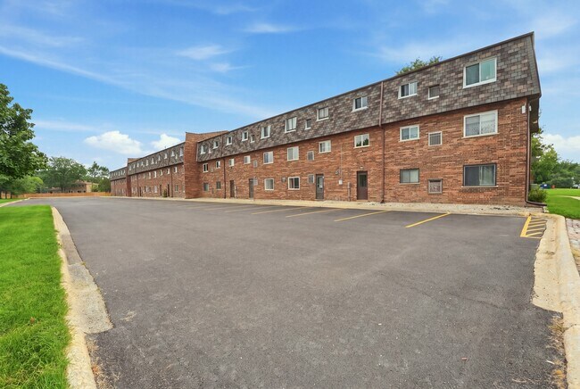 Building Photo - 9388 Bay Colony Dr