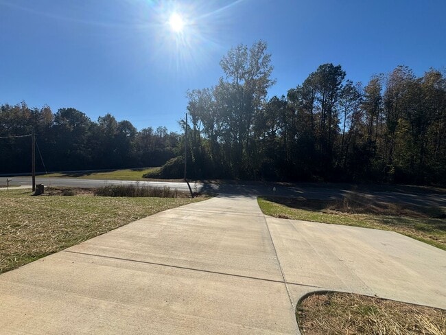 Building Photo - Modern 2025 New Construction