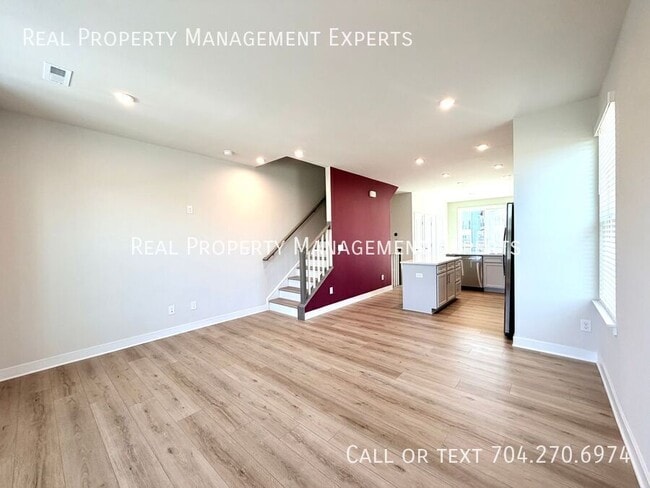 Building Photo - 2841 Statesville Ave